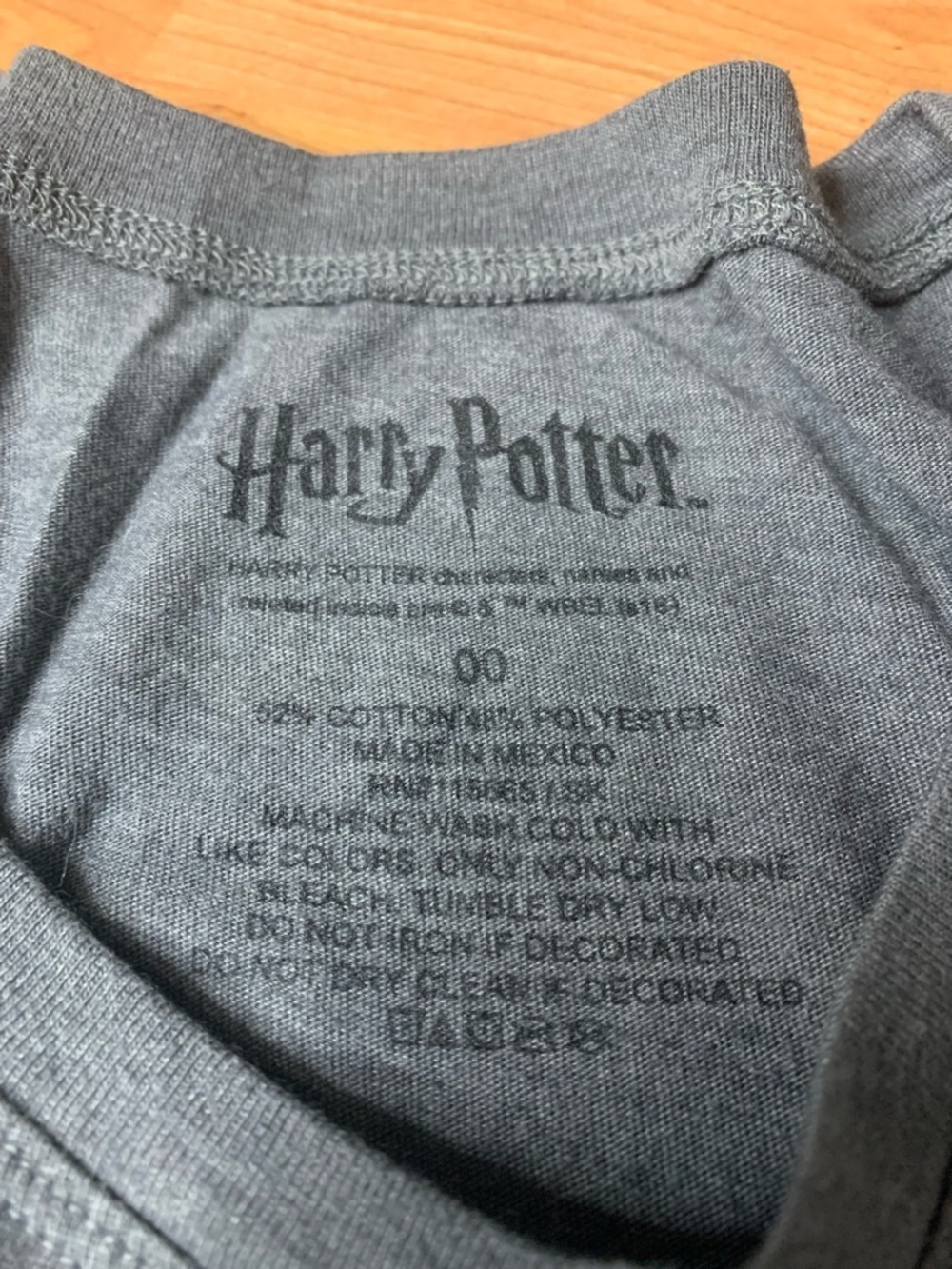 Harry Potter Hogwarts Crest Graphic Tee | Heather Grey | Size S - Picture 3 of 6